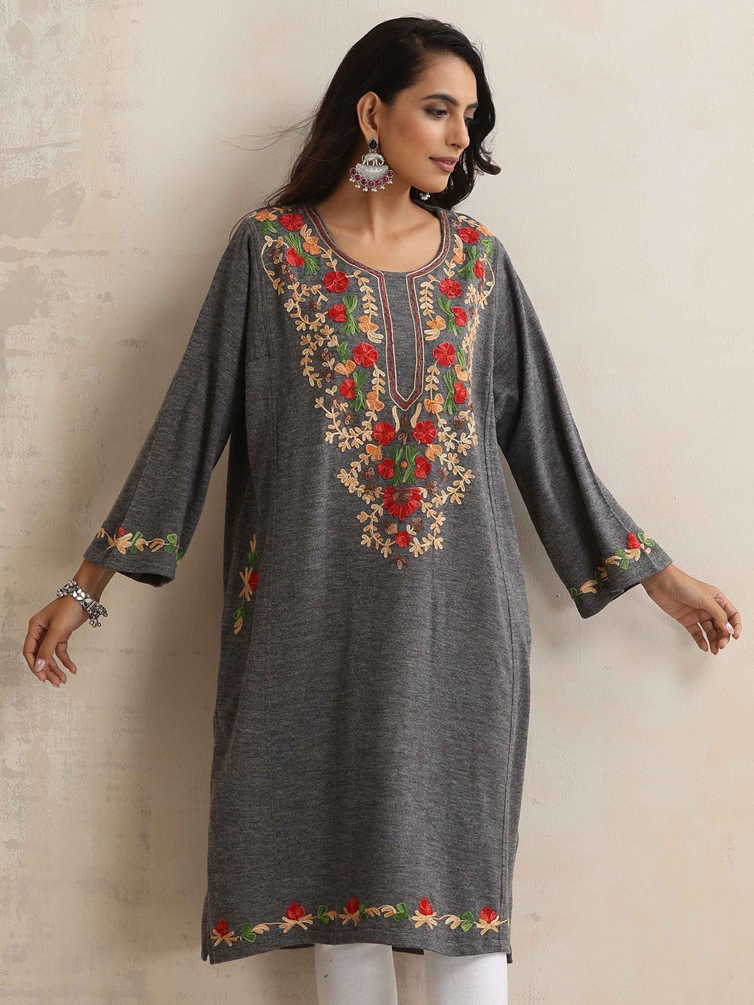 

trueBrowns Women Floral Embroidered Flared Sleeves Thread Work Woollen Kurta, Grey