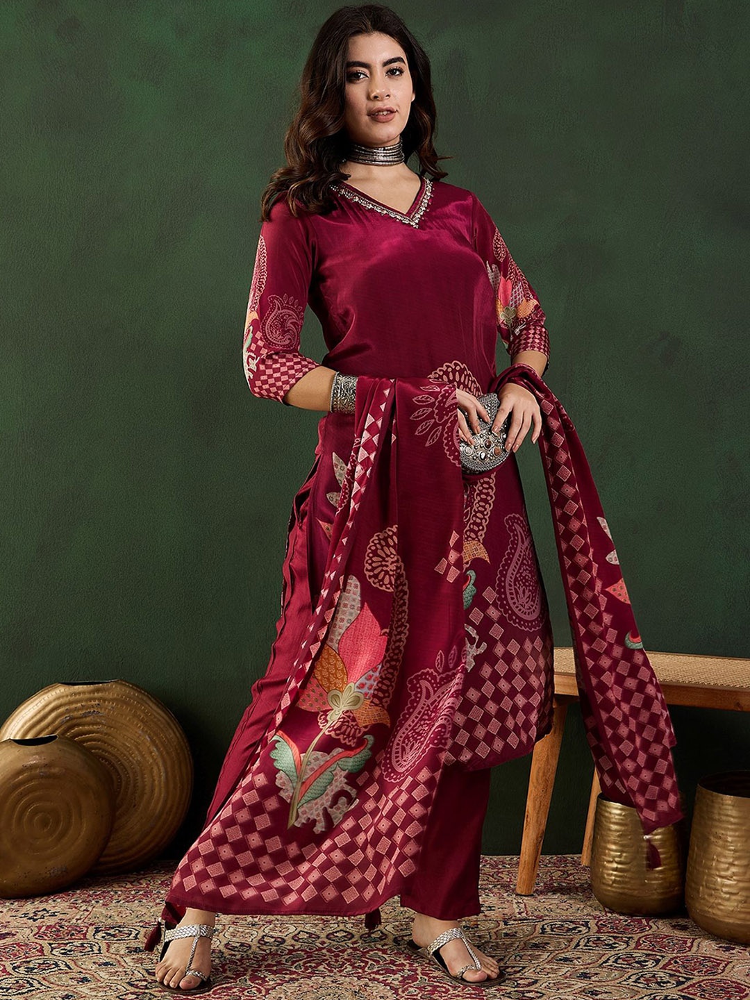 

Sangria Paisley Printed Kurta Set With Dupatta, Maroon