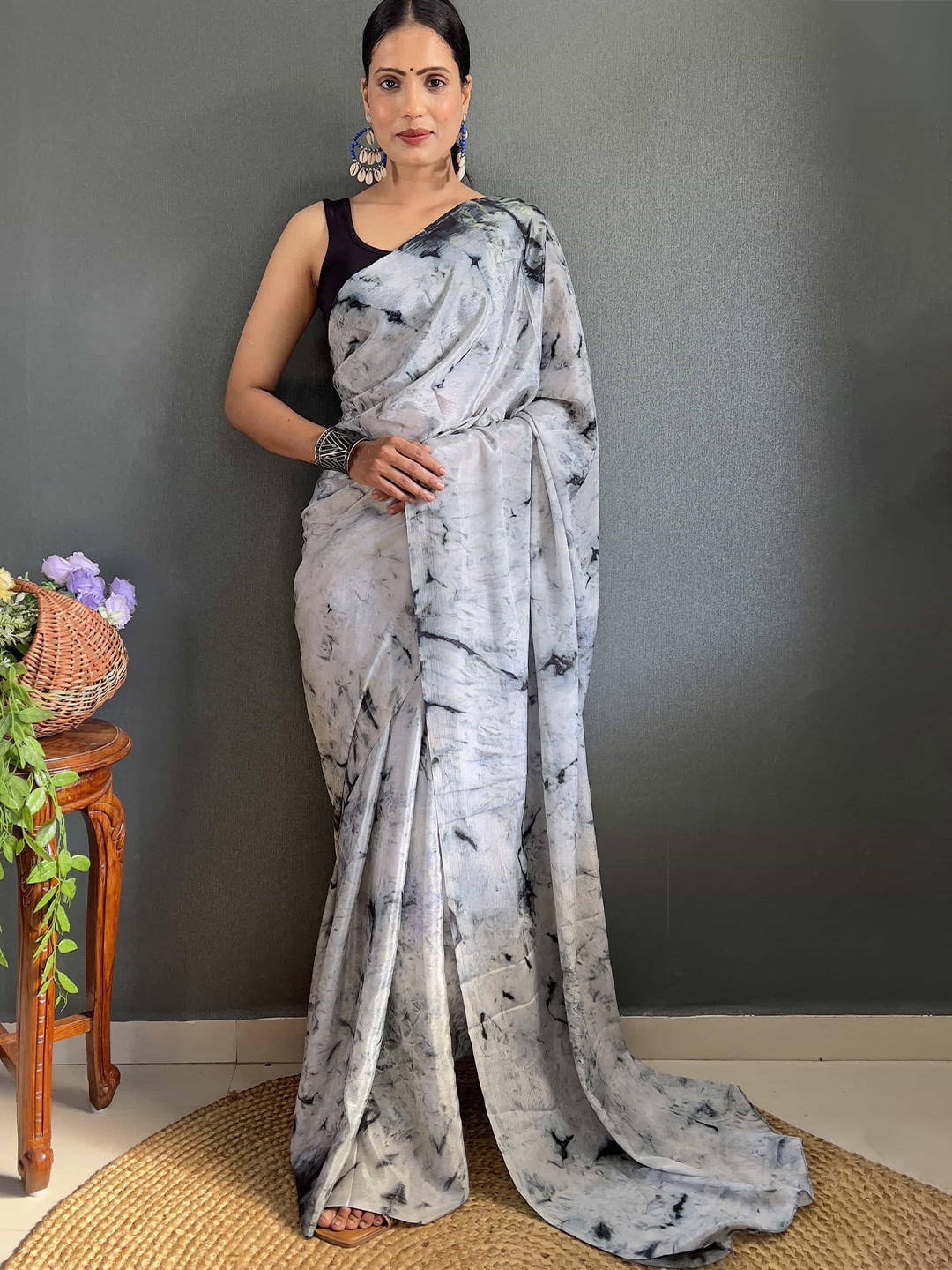 

KALINI Tie and Dye Pure Chiffon Designer Jamdani Saree, Grey