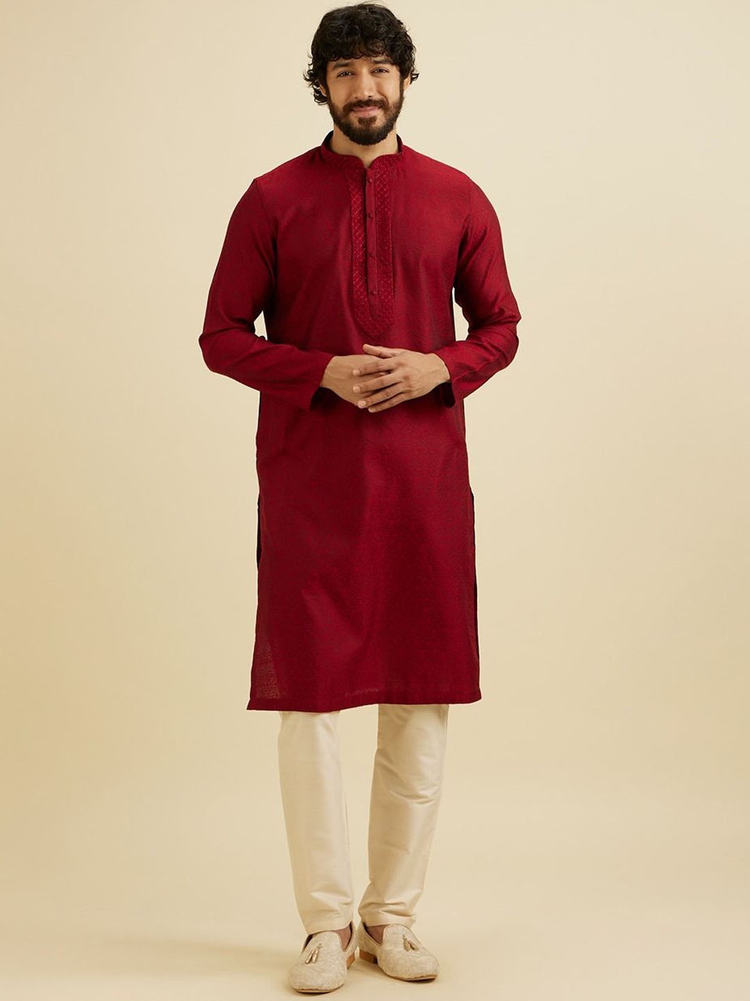 

Manyavar Men Ethnic Motifs Embroidered Regular Beads and Stones Kurta with Pyjamas, Maroon