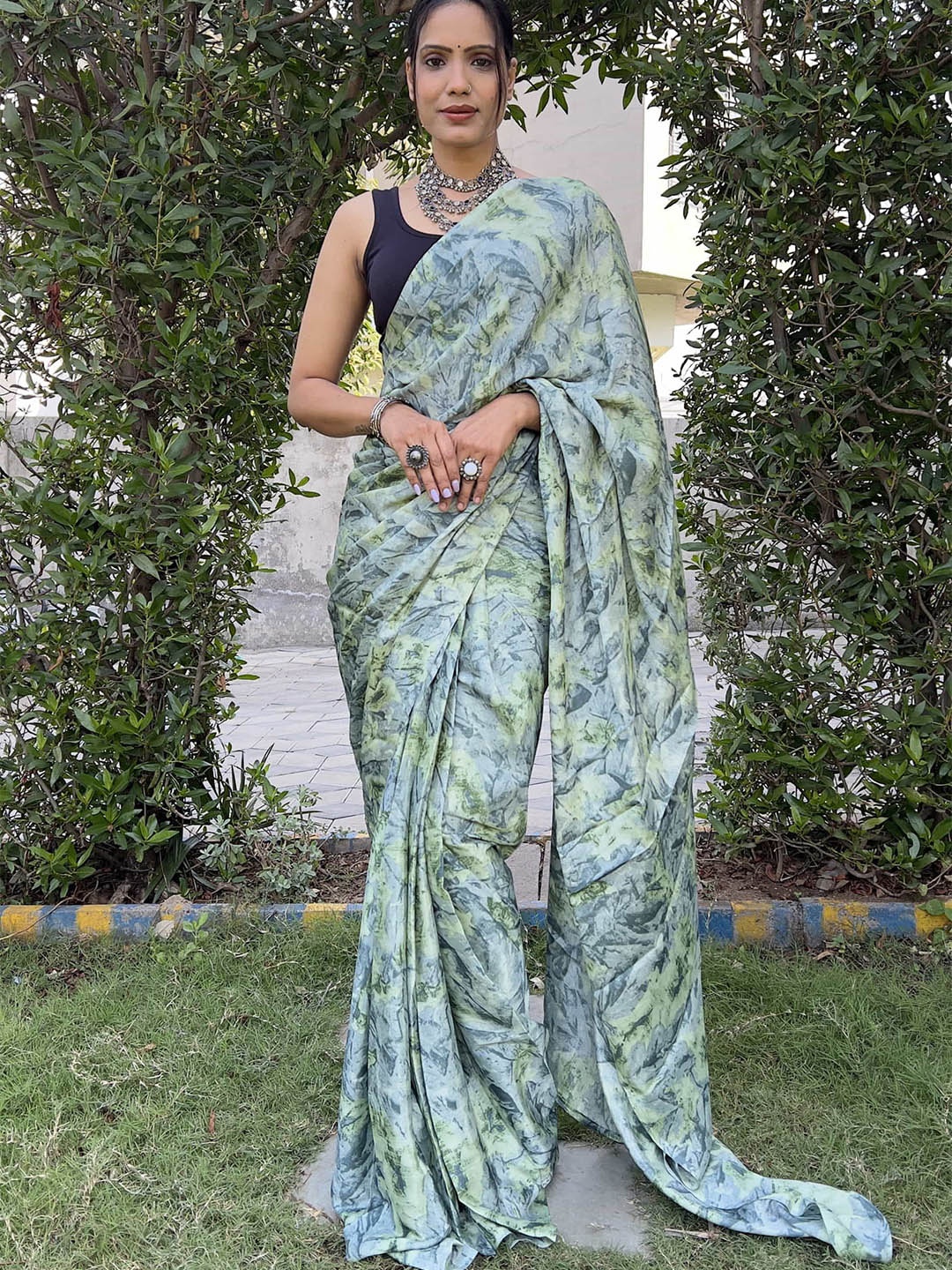 

KALINI Satin Abstract Printed Ready to Wear Jamdani Saree, Blue