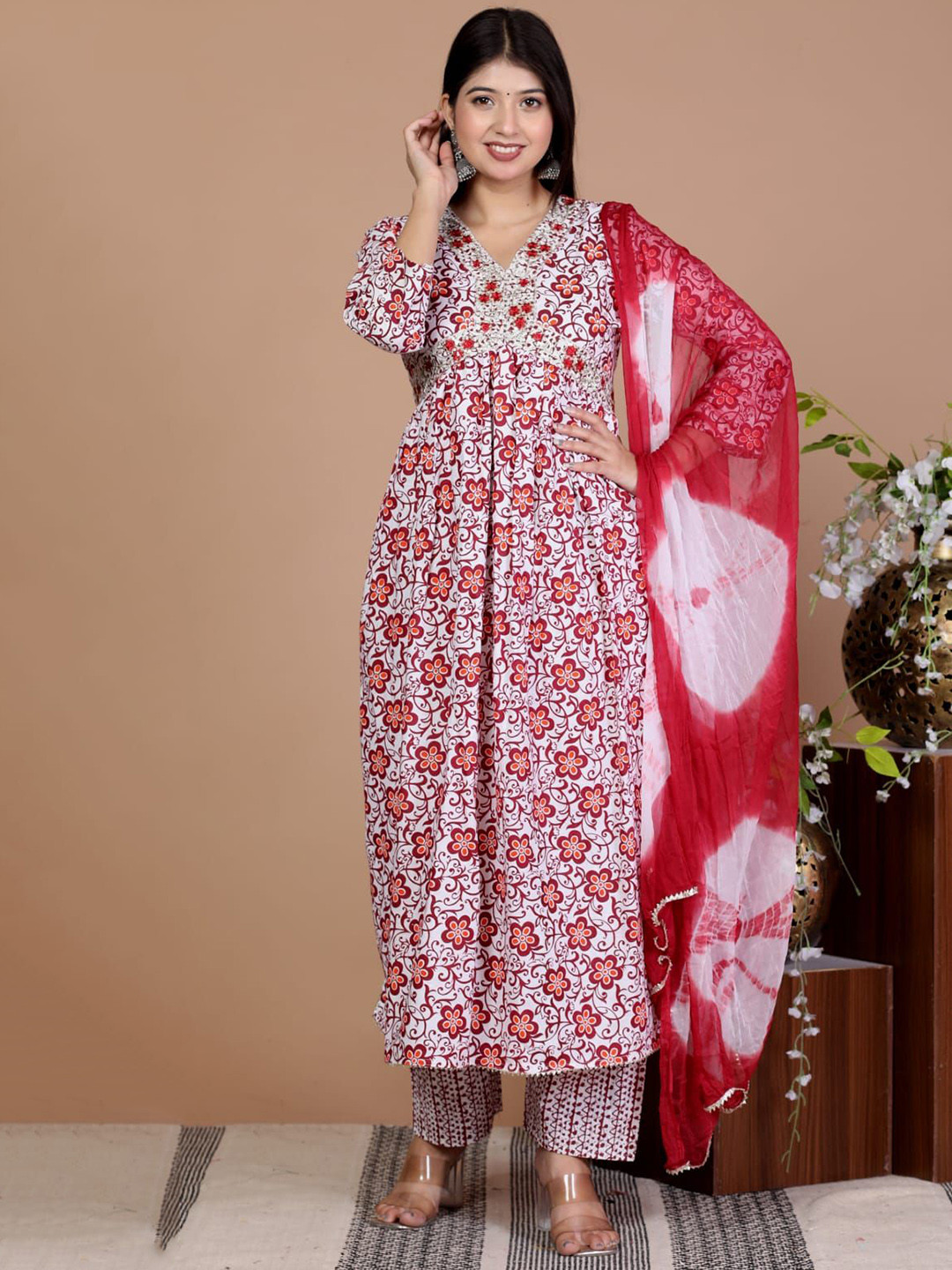 

MILAAV Women Floral Printed Regular Pure Cotton Kurti with Trousers & With Dupatta, White