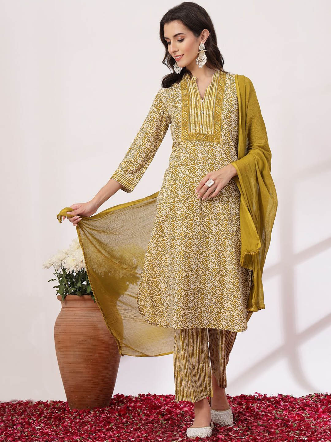 

Nayam By Lakshita Women Floral Printed Regular Kurta with Palazzos & With Dupatta, Yellow
