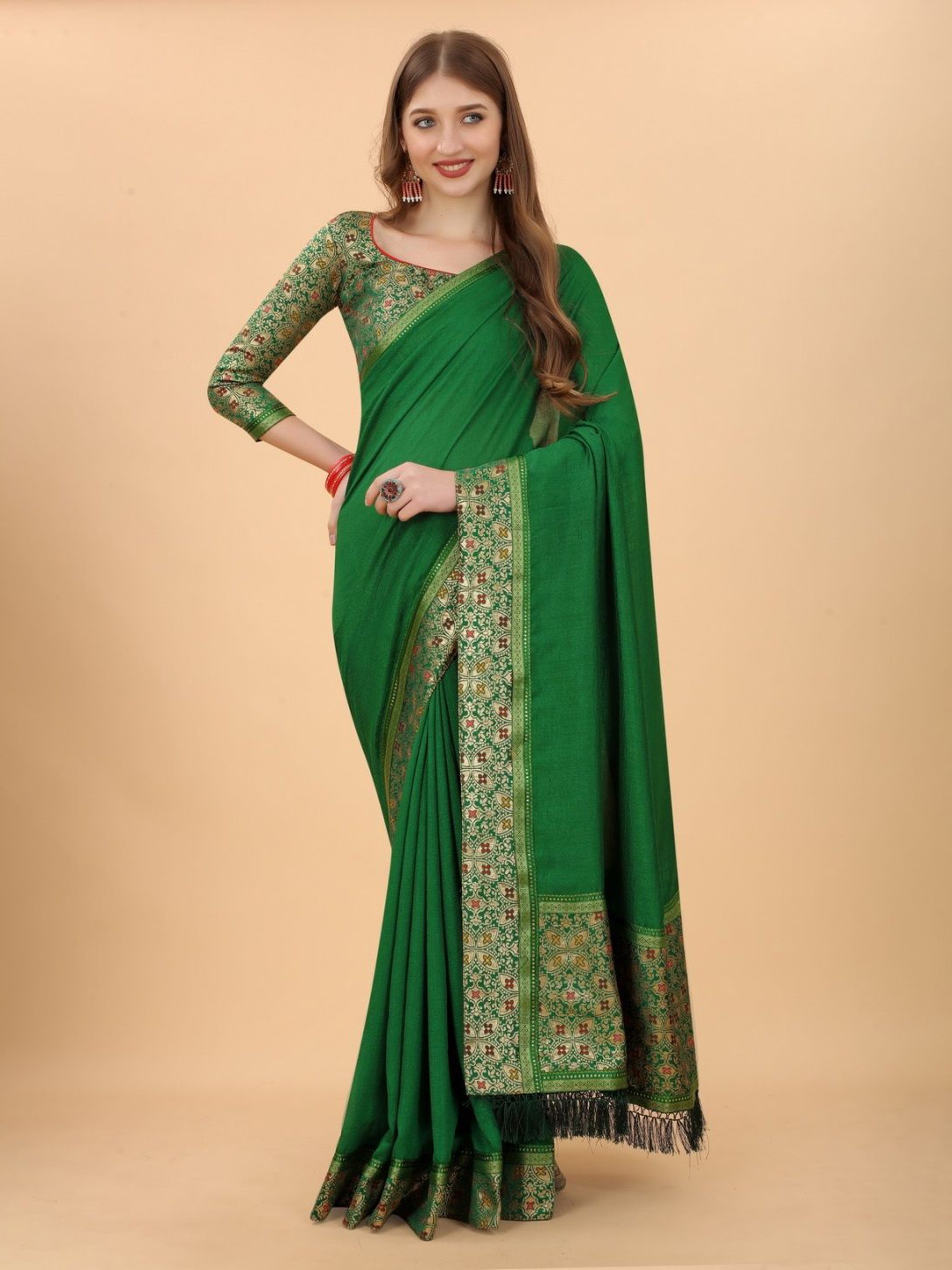 

DHRUTI CREATION Saree with Rich Jacquard Border, Green