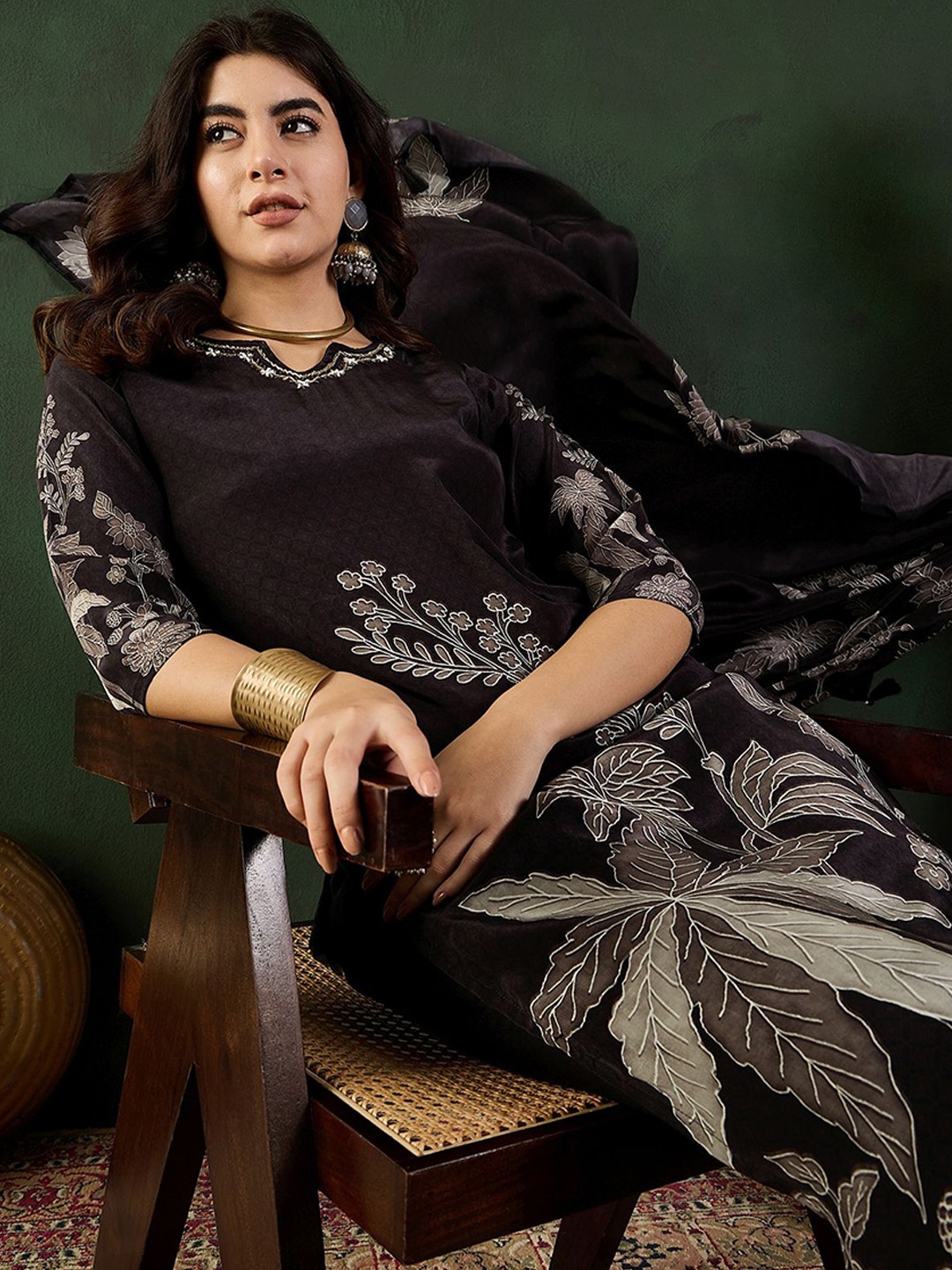 

Sangria Floral Printed Kurta Set With Dupatta, Black