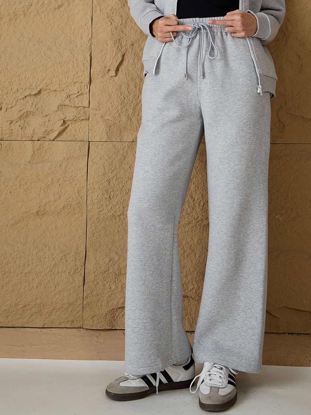 

SASSAFRAS Women Relaxed-Fit Mid-Rise Track Pants, Grey