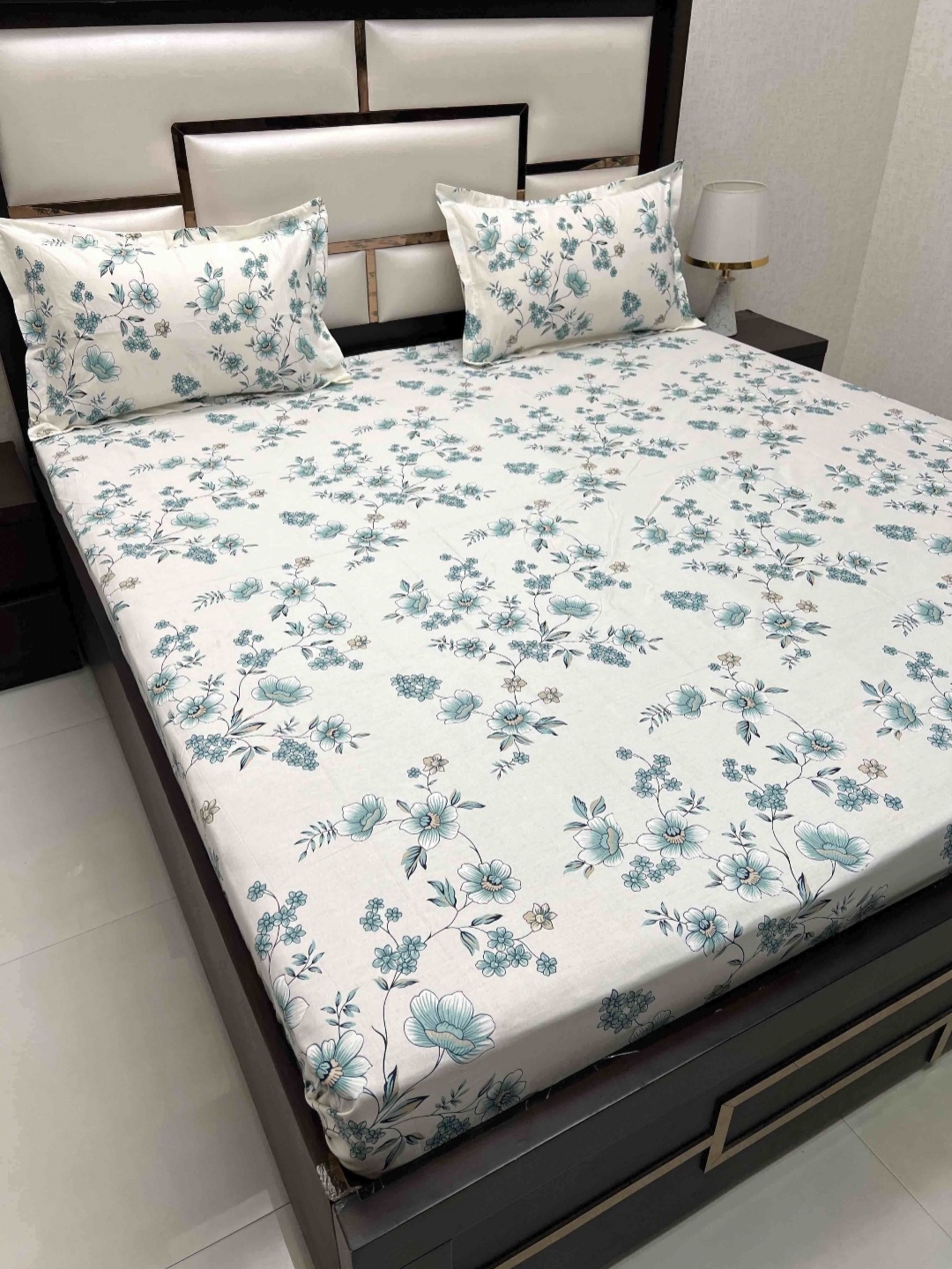 

Pure Decor White & Green Floral 300 TC Queen Bedsheet with 2 Pillow Covers