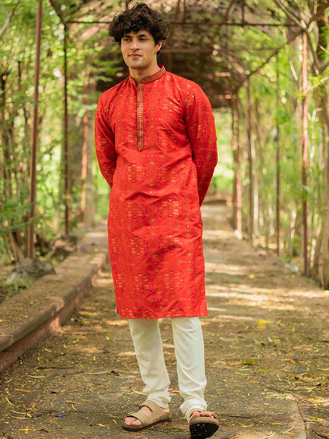

Ethnic India Men Thread Work Kurta, Red