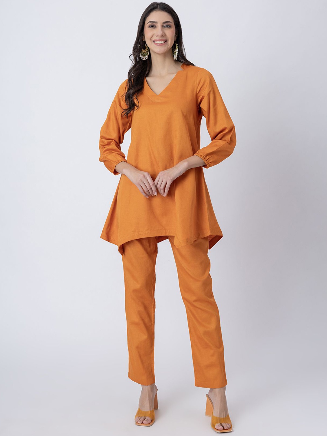 

Moomaya Regular V-Neck Kurti With Trousers, Orange