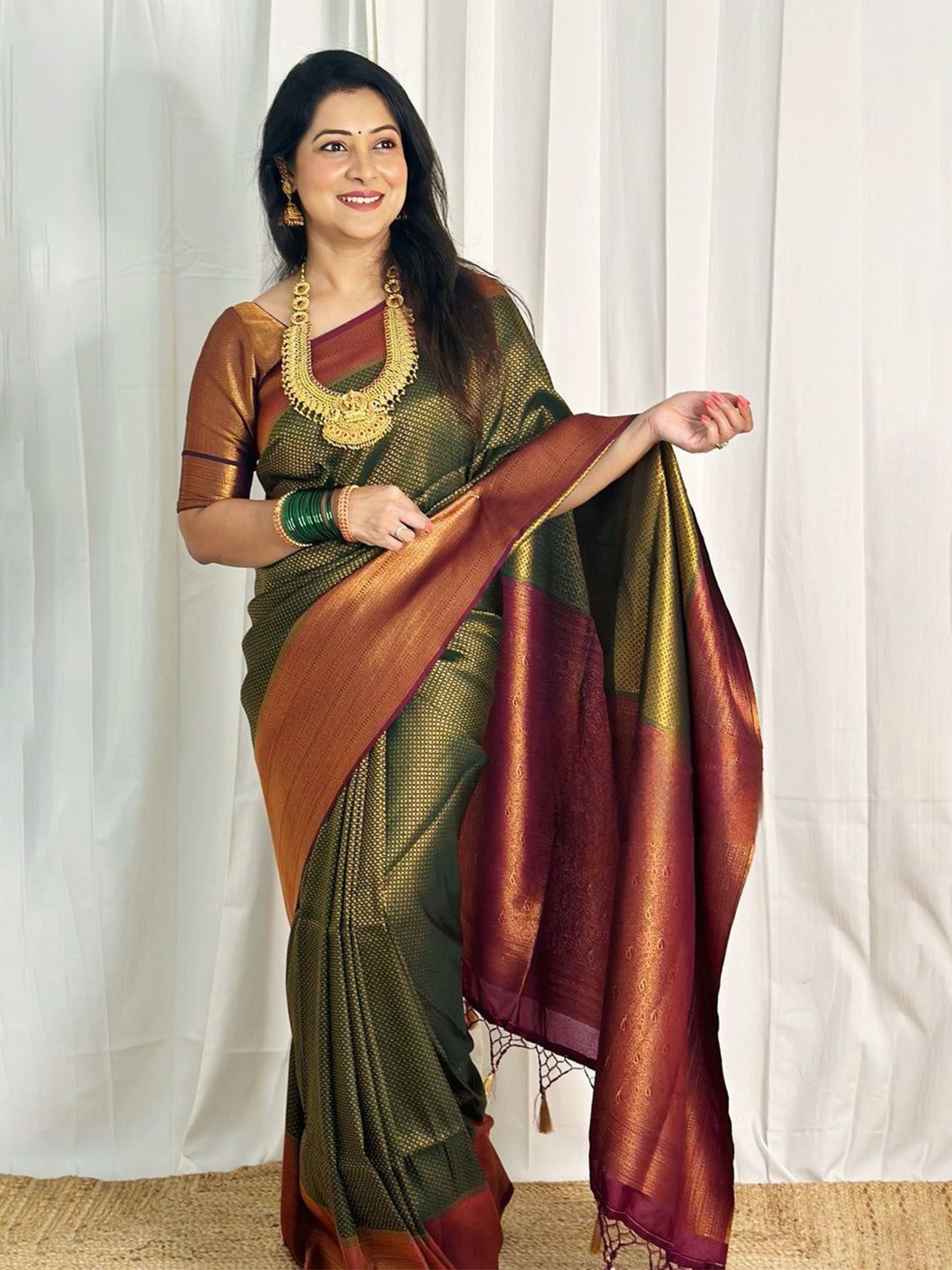 

Areca Designer Woven Design Zari Pure Silk Banarasi Saree, Red