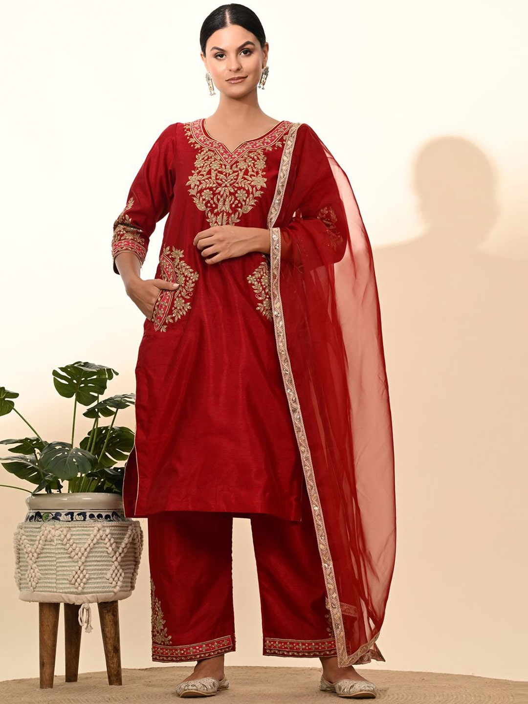 

ZARIKALI Women Floral Embroidered Regular Thread Work Raw Silk Kurta with Trousers & With Dupatta, Red