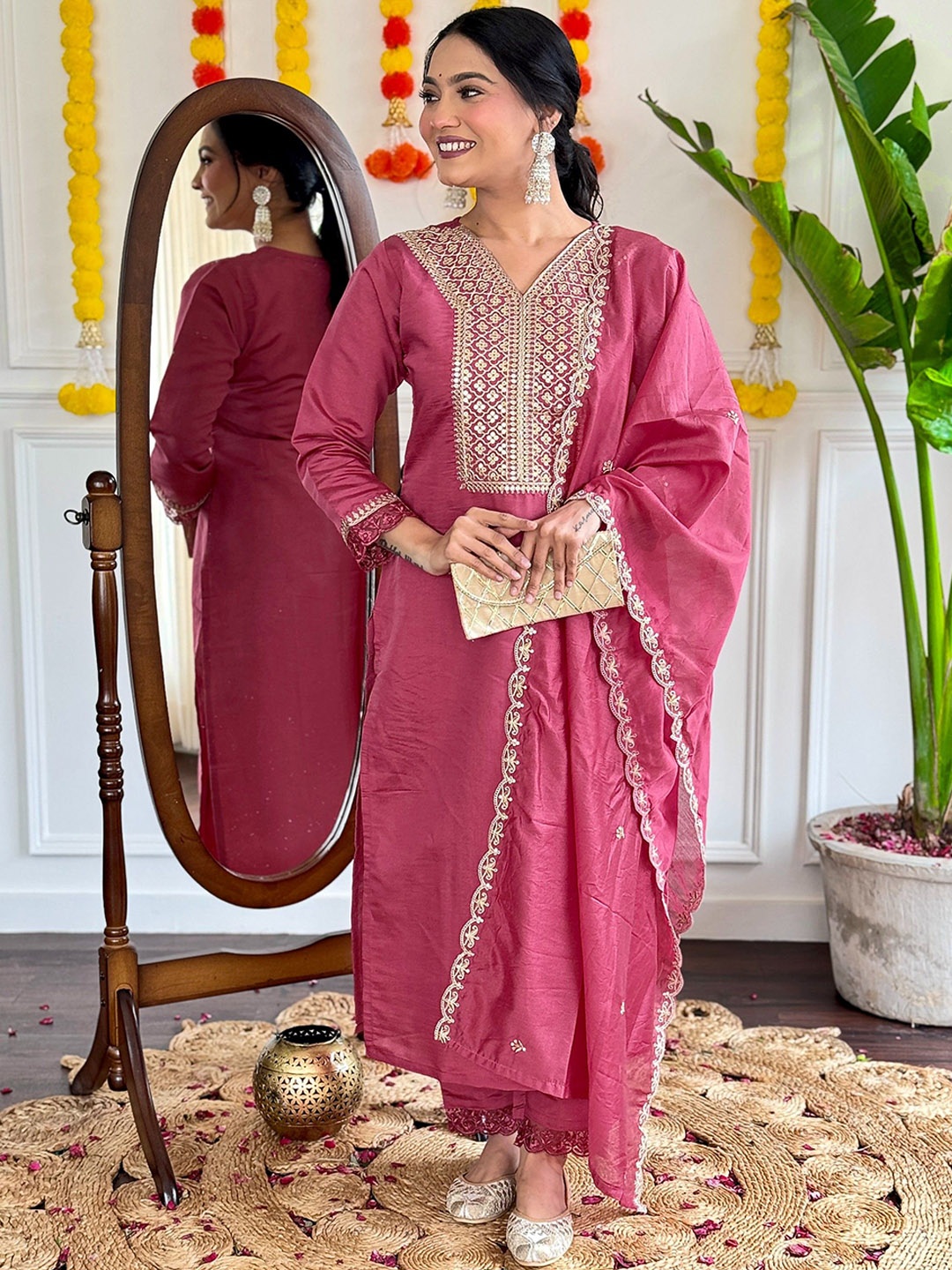 

TWINS LADY Floral Embroidered Regular Sequinned Chanderi Silk Kurta & Trouser With Dupatta, Mauve