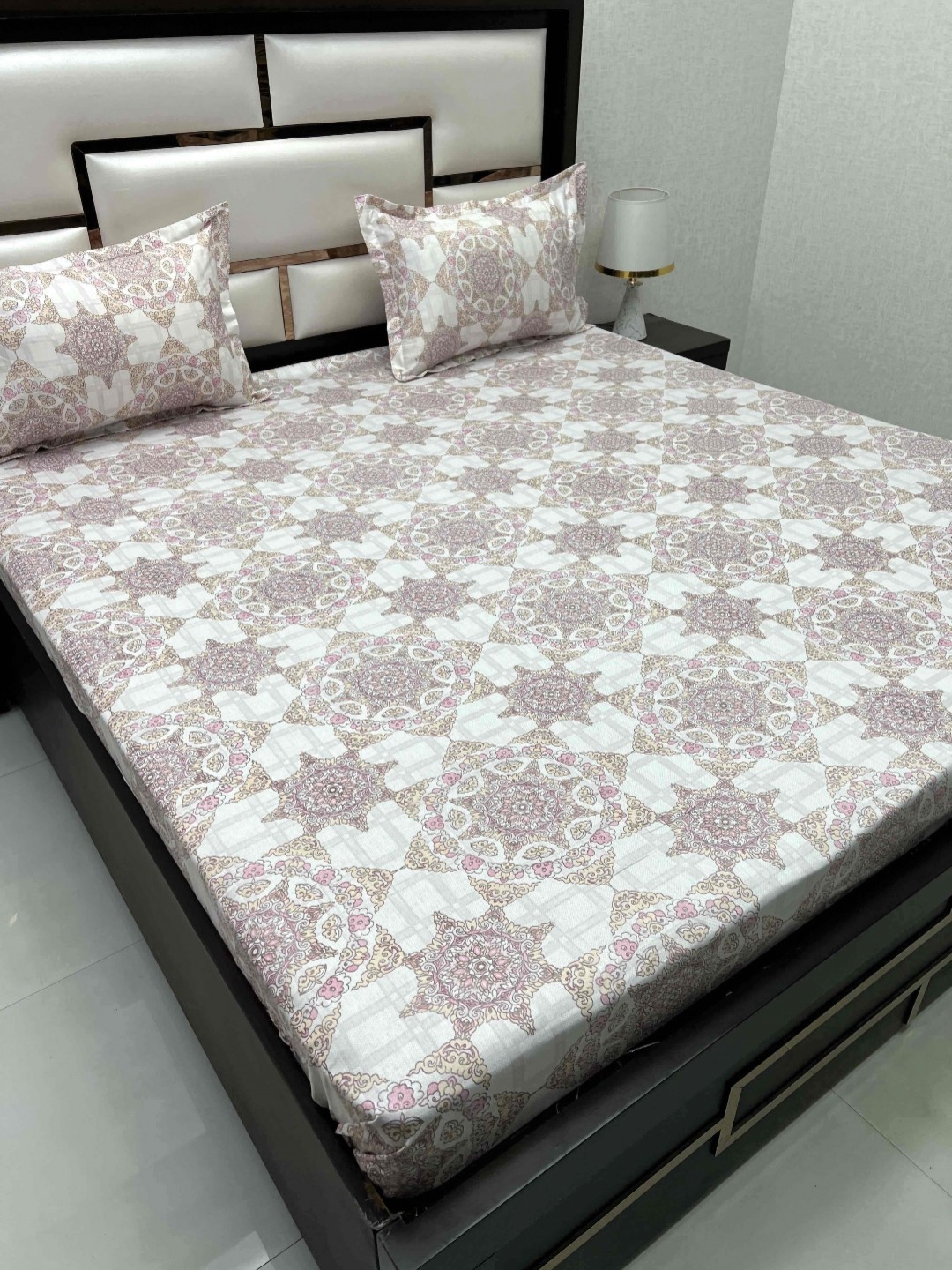 

Pure Decor Pink & White Ethnic Motifs 330 TC Queen Bedsheet with 2 Pillow Covers