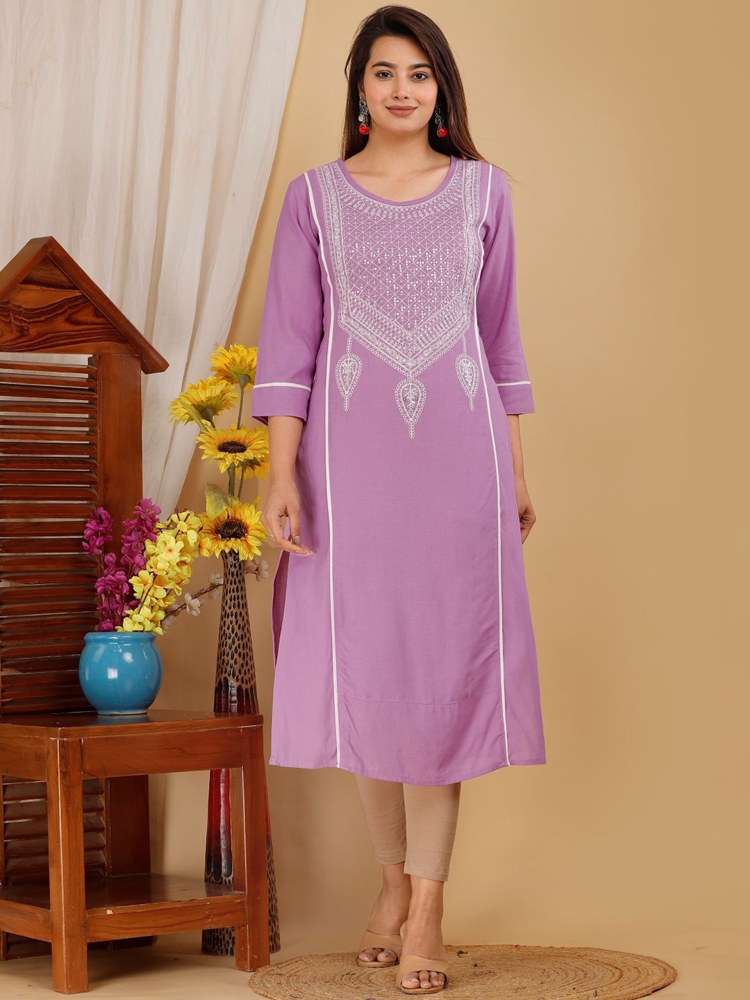 

Mehsoos Women Yoke Design Sequinned Kurta, Purple