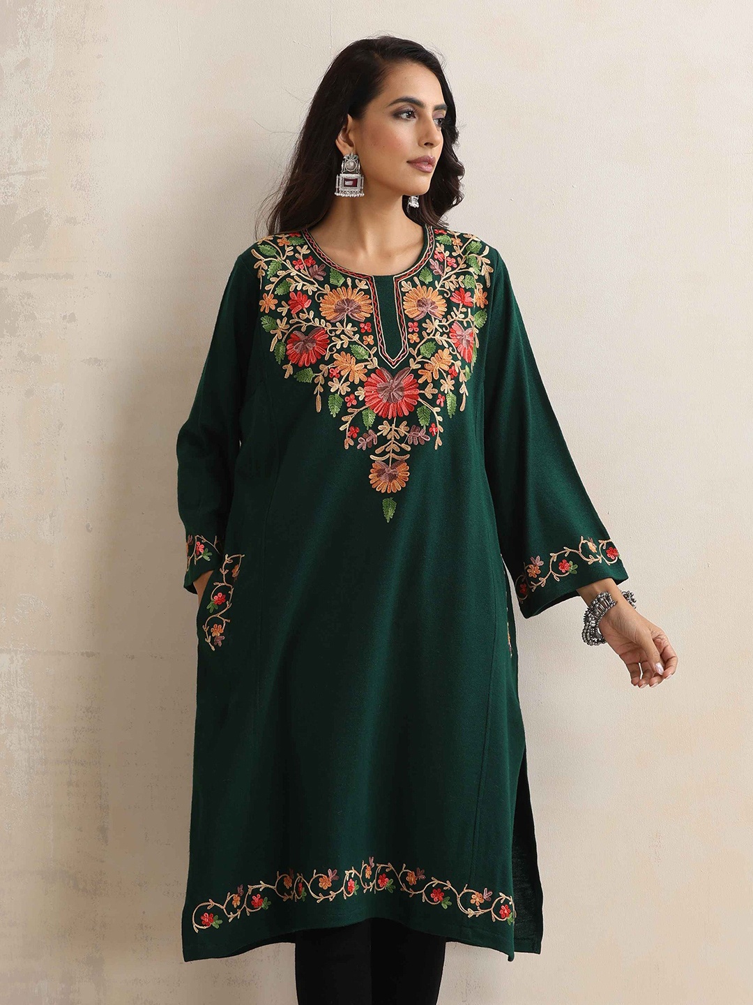 

trueBrowns Women Floral Embroidered Flared Sleeves Sequinned Woollen Kurta, Green