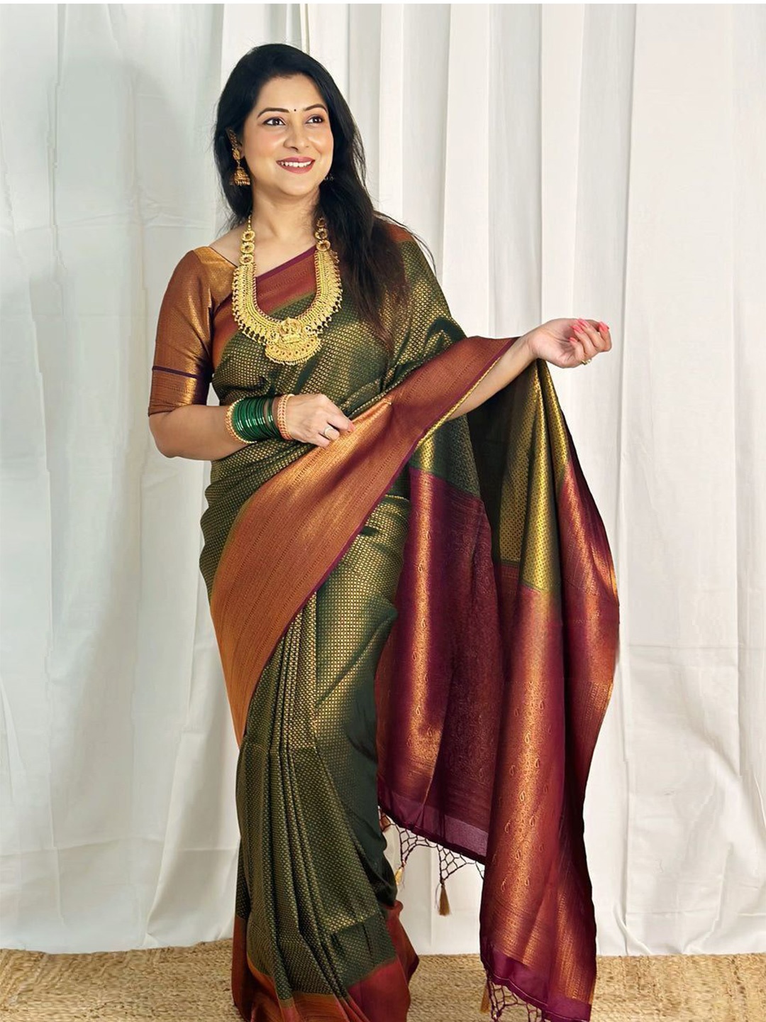 

Areca Designer Woven Design Zari Pure Silk Banarasi Saree, Green