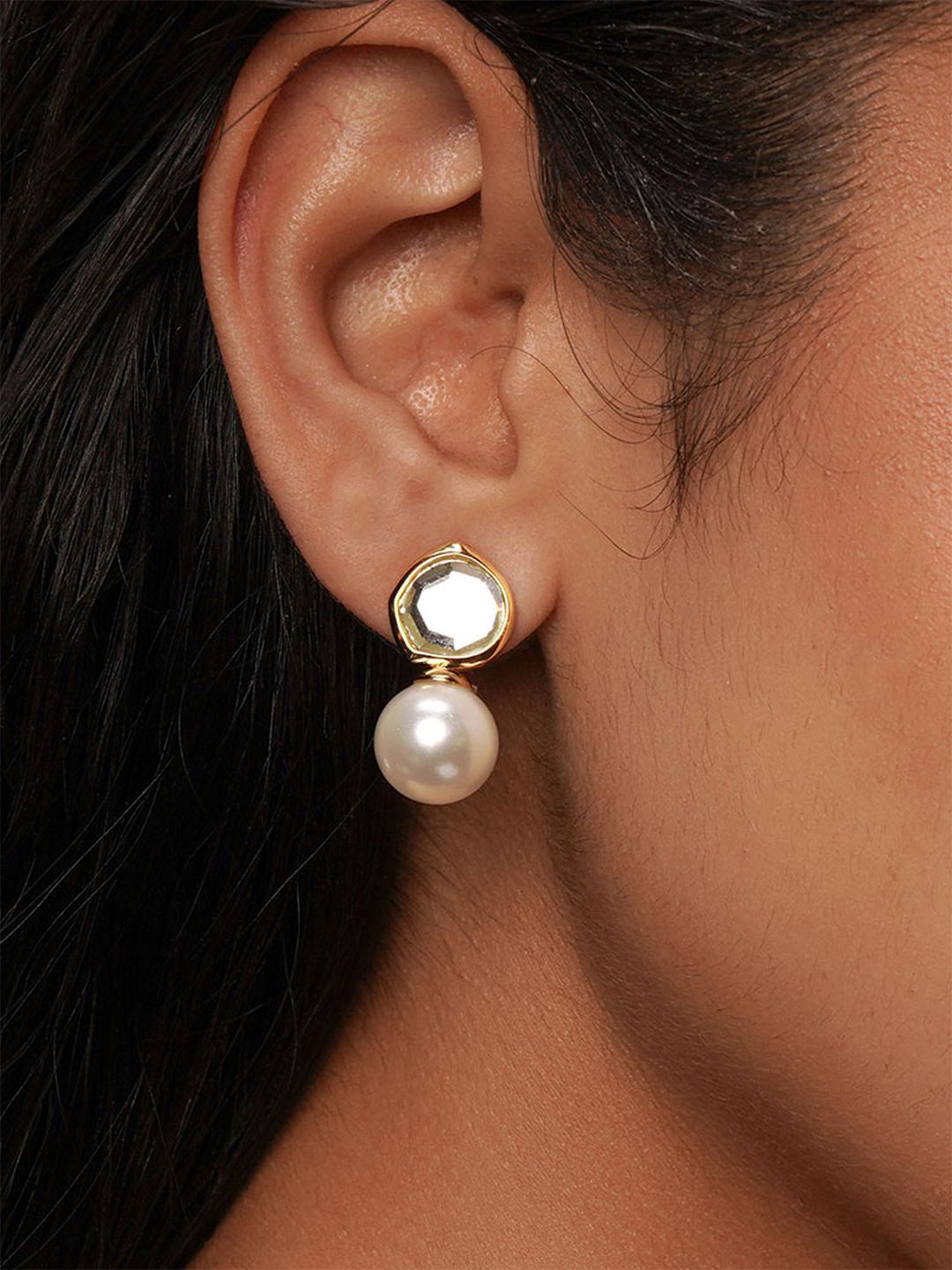 

Isharya Contemporary Studs Earrings, Gold