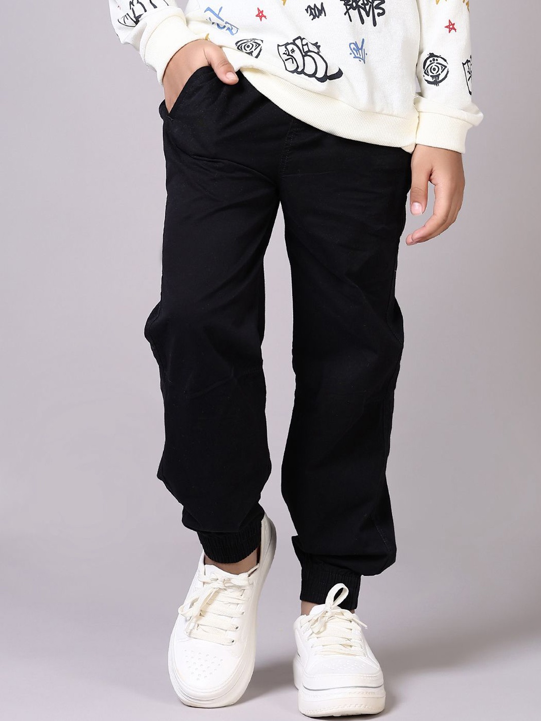 

V-Mart Boys Joggers Trousers, Black
