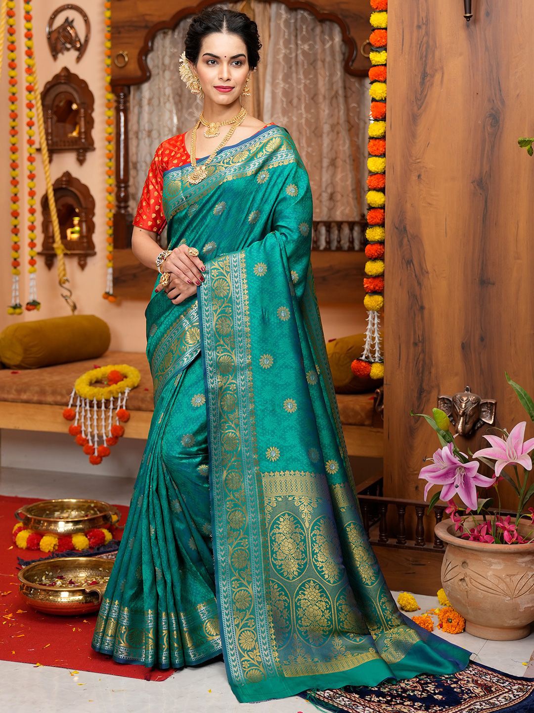 

DEVATITHI Woven Design Zari Silk Blend Kanjeevaram Saree, Blue