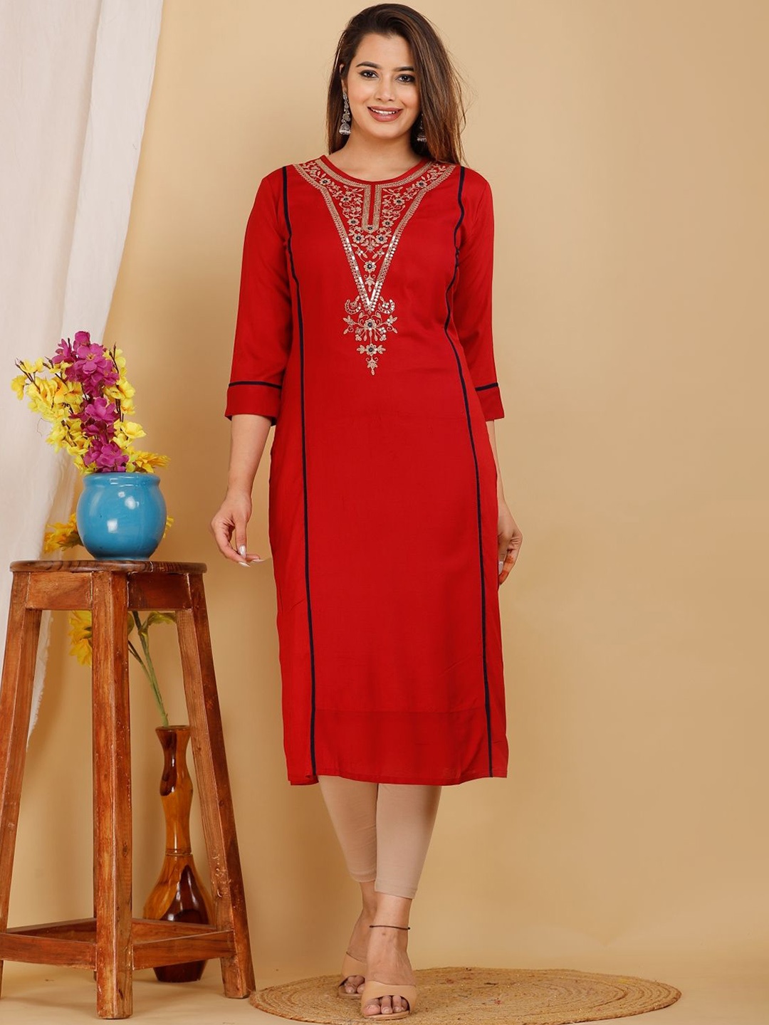 

Mehsoos Women Yoke Design Sequinned Kurta, Maroon