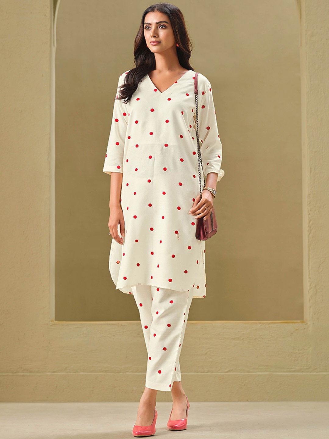 

Sangria Embroidered Pure Cotton Kurta Sets, Off white