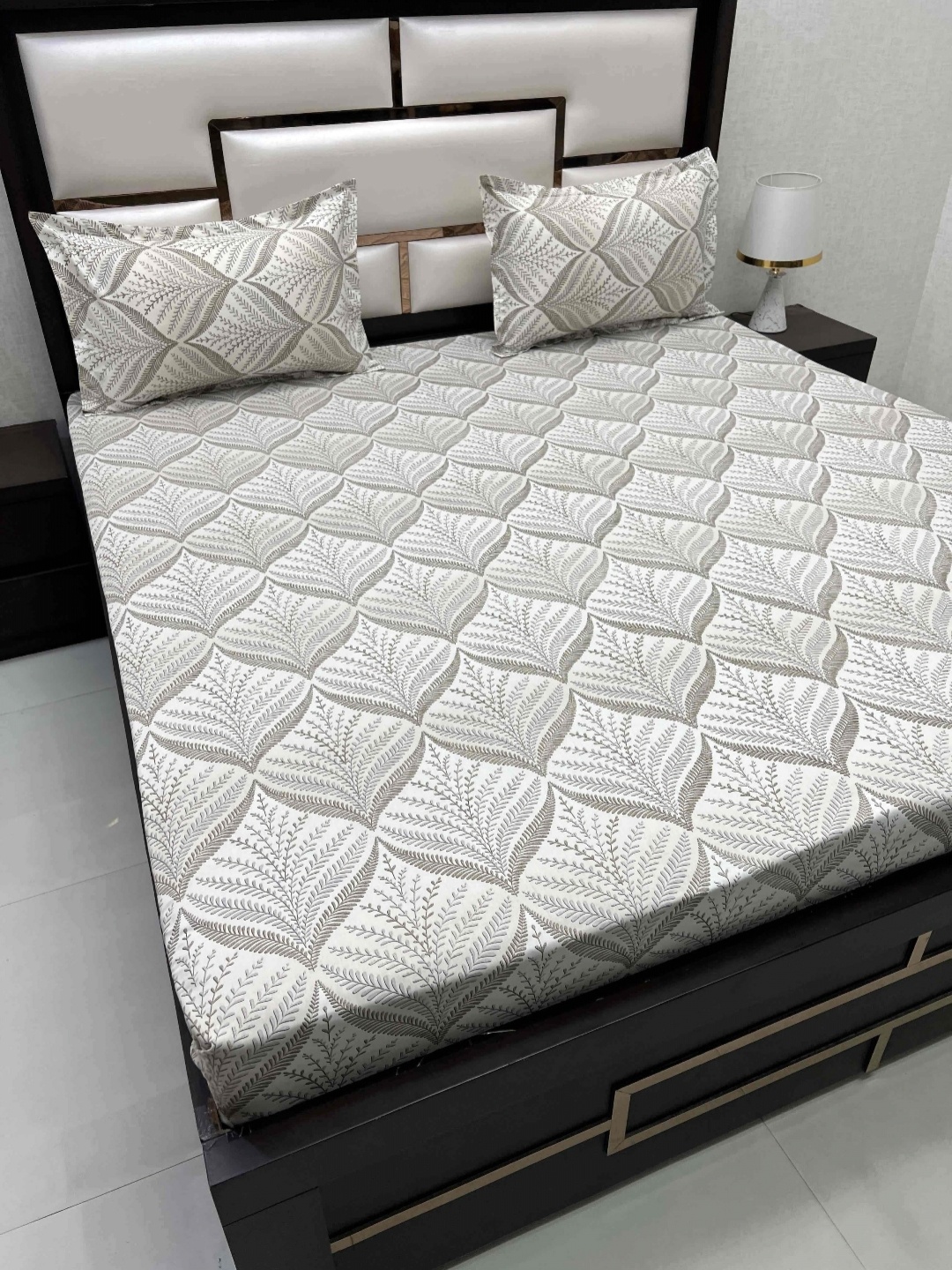 

Pure Decor Brown & White Floral 350 TC Queen Bedsheet with 2 Pillow Covers
