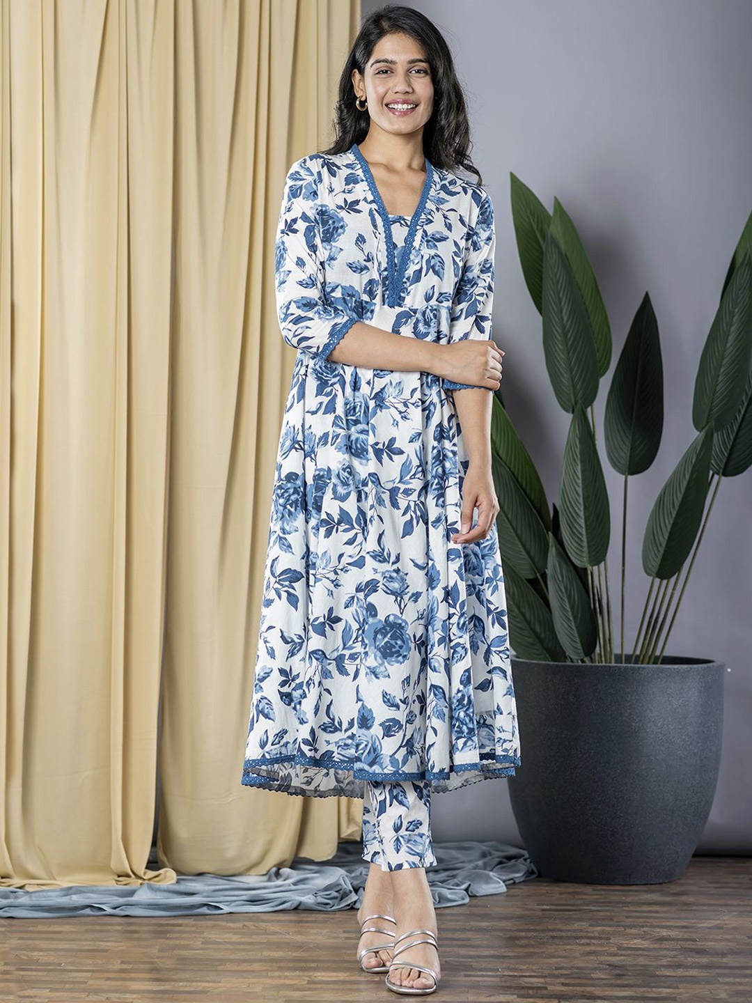 

KALINI Women Floral Printed Regular Pure Cotton Kurta with Trousers, Blue