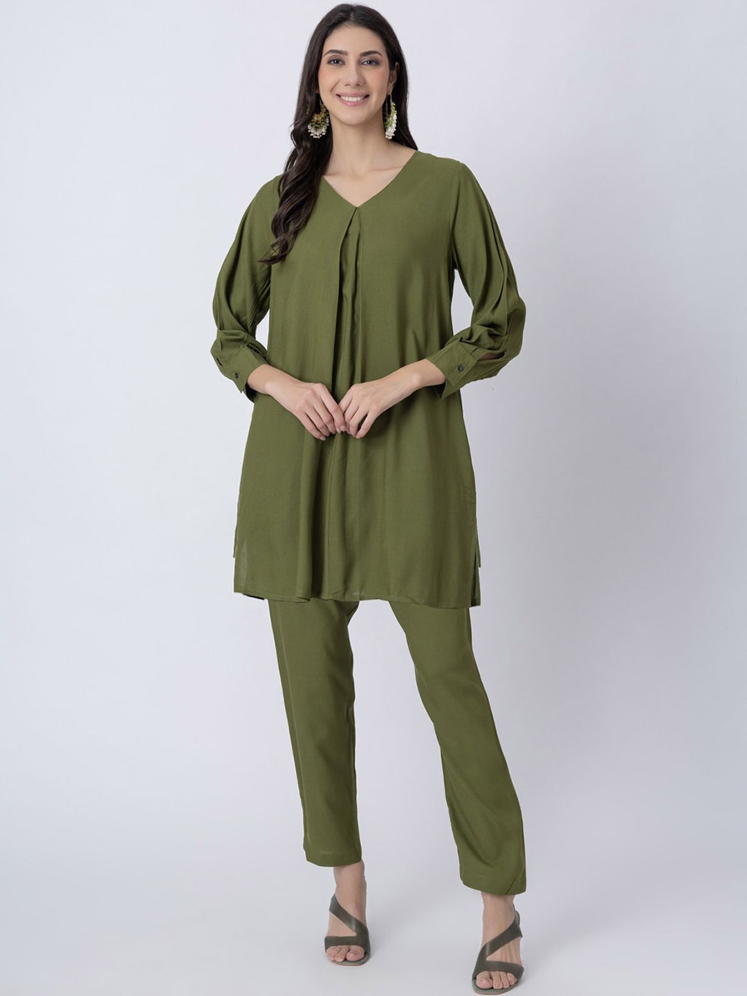 

Moomaya Women Regular Kurti with Trousers, Olive