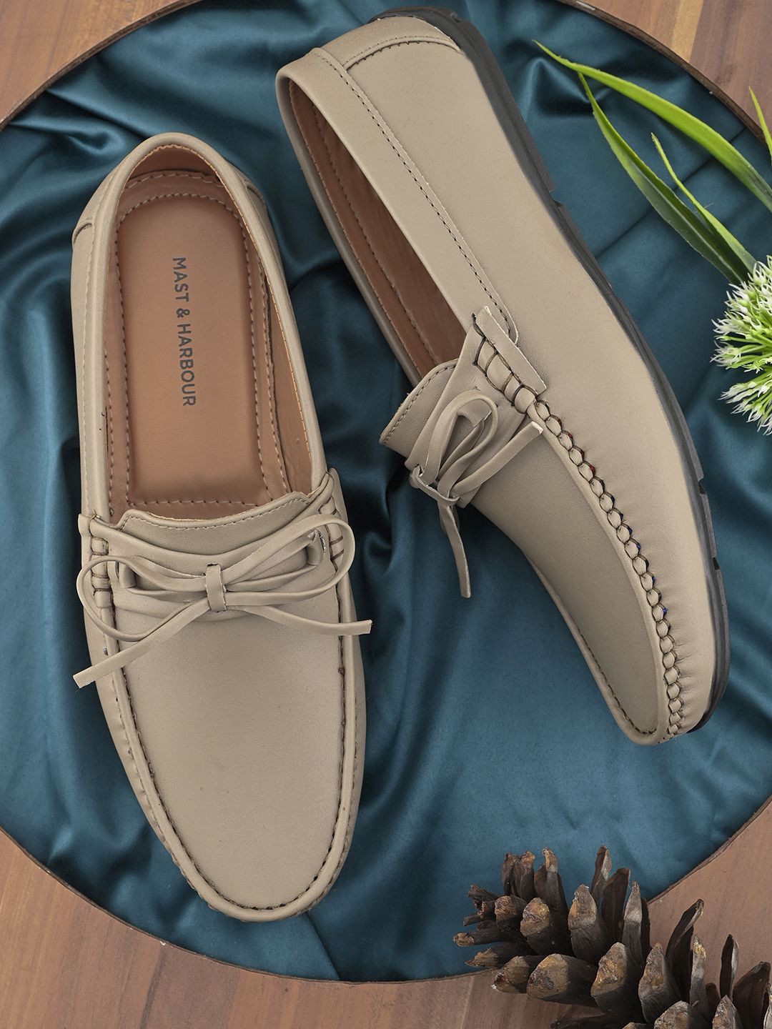 

Mast & Harbour Men Round Toe Lightweight Loafers, Beige