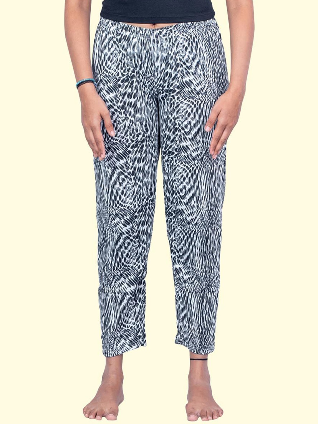 

Kryptic Women Printed Pure Cotton Lounge Pants, White