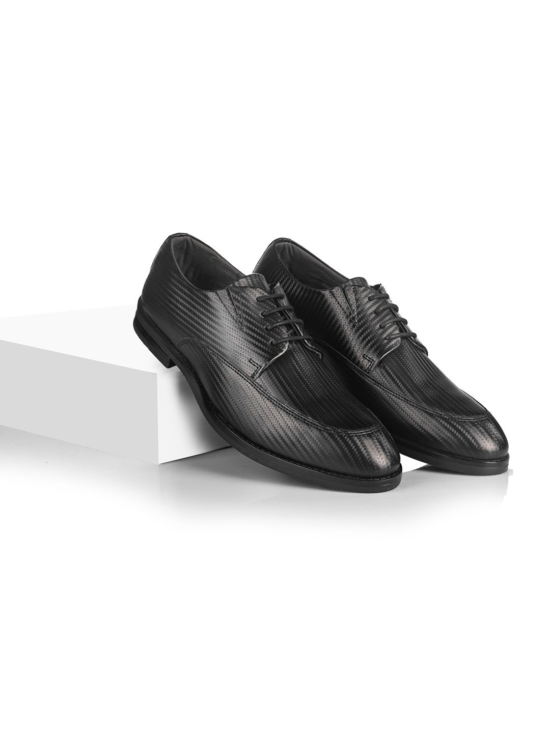 

LA MARCA Men Leather Textured Formal Derbys, Black