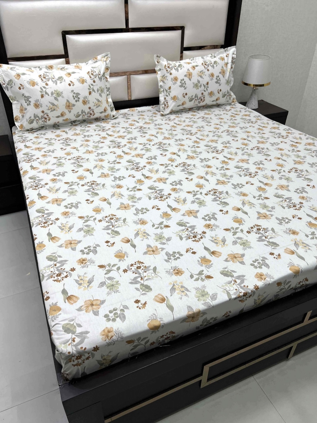

Pure Decor White & Green Floral 220 TC Queen Bedsheet with 2 Pillow Covers