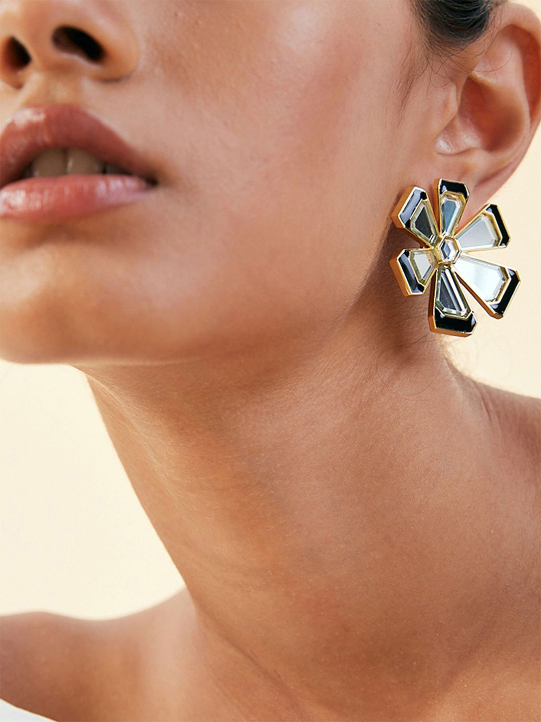 

Isharya Contemporary Studs Earrings, Gold