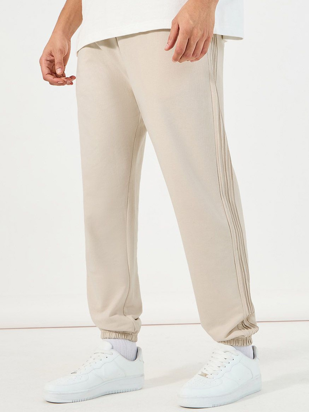 

Styli Men Pintucks & Embroidered Oversized Fit Joggers, Off white