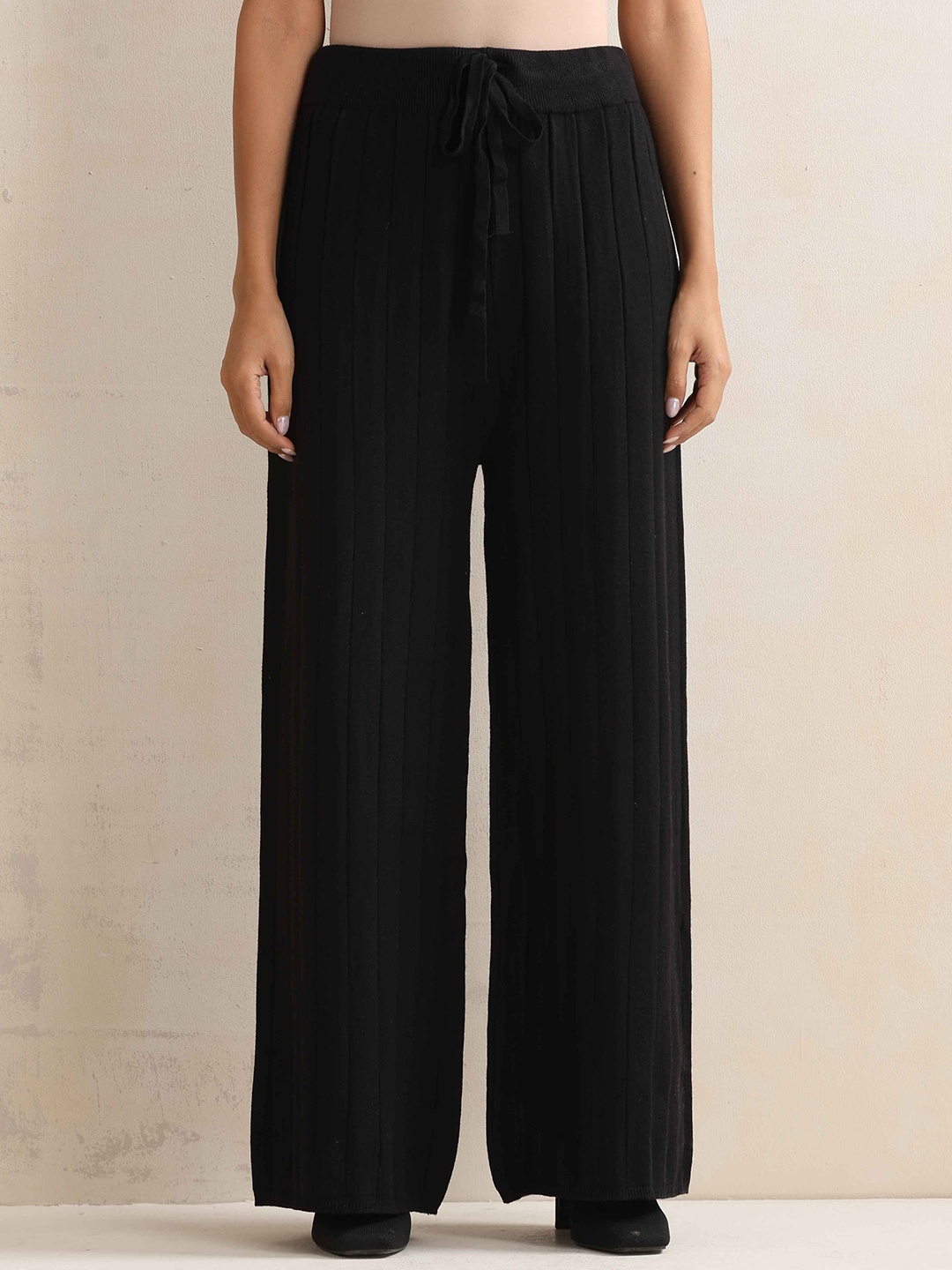 

trueBrowns Women Relaxed Flared Trousers, Black