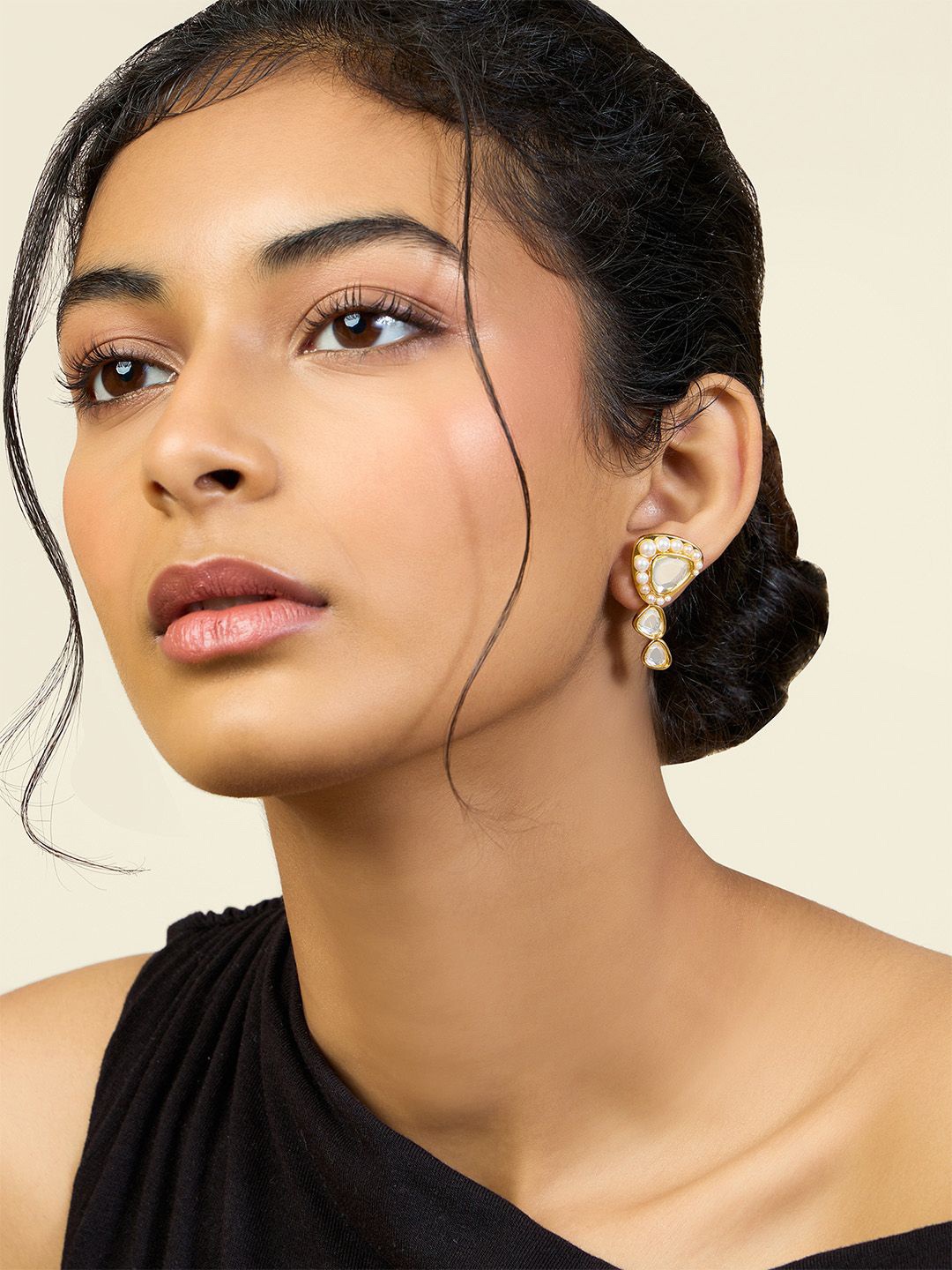 

Isharya Contemporary Studs Earrings, Gold