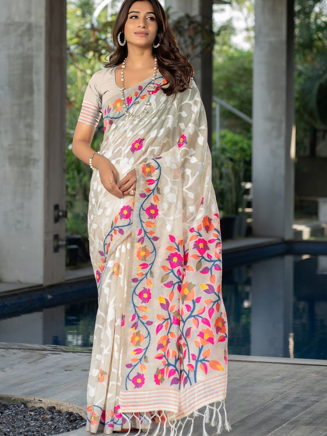 

HEER FASHION Floral Pure Cotton Jamdani Saree, Off white