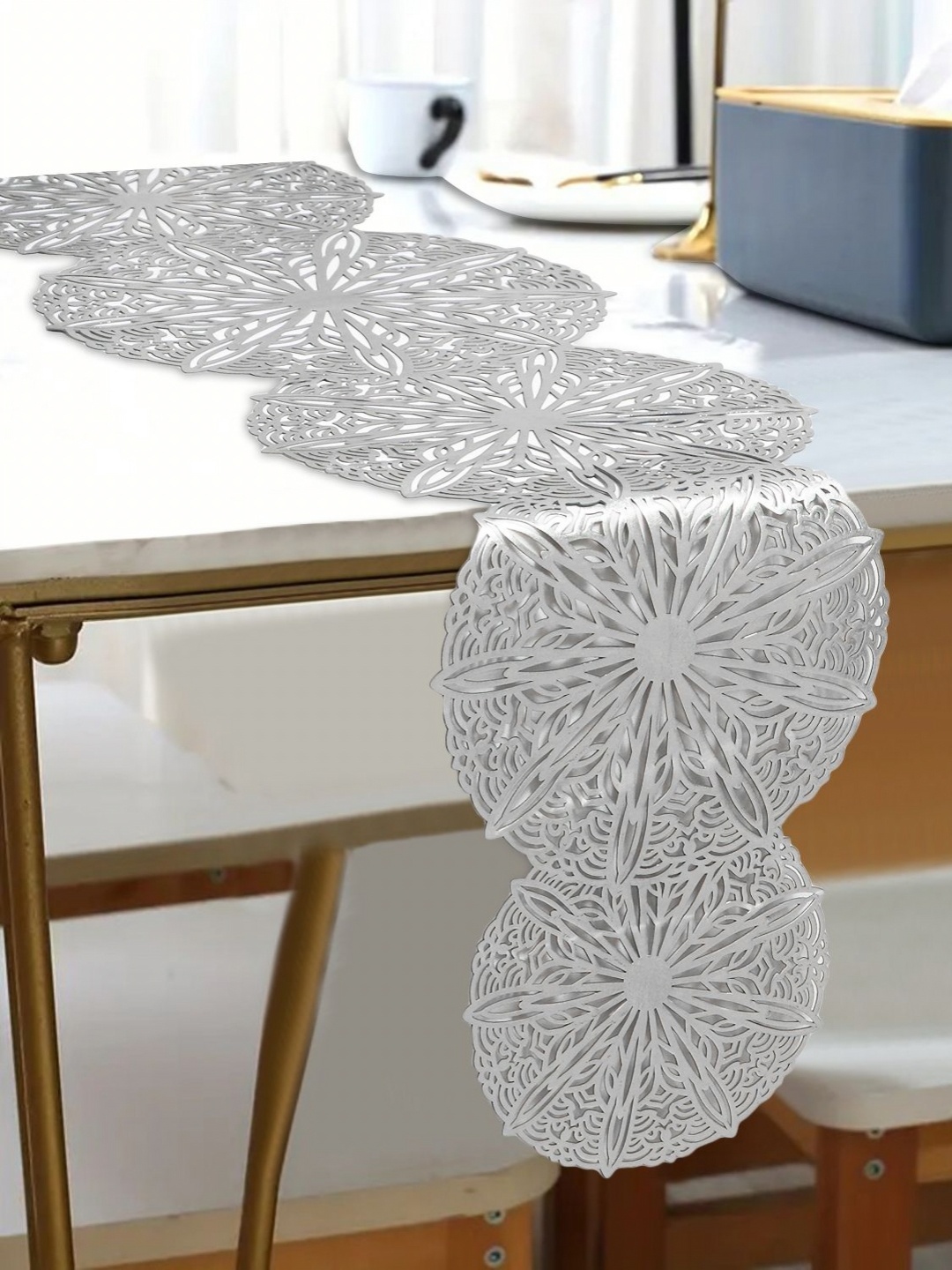 

LooMantha Geometric Table Runner, Silver