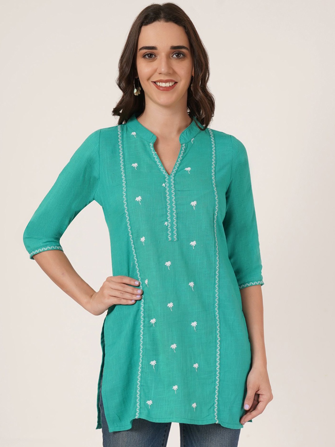 

Brownverse Women Embroidered Khadi Kurta, Green