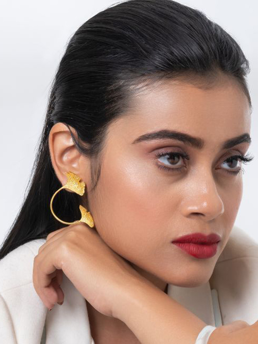 

PUTSTYLE Leaf Shaped Studs Earrings, Gold