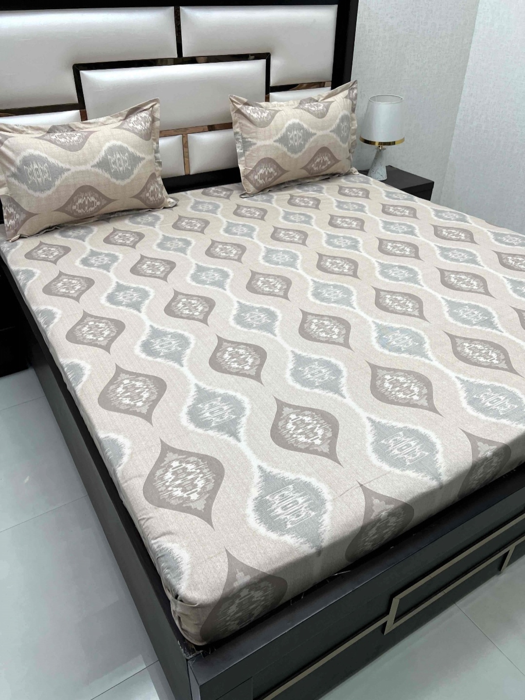 

Pure Decor Brown & White Ethnic Motifs 260 TC Queen Bedsheet with 2 Pillow Covers