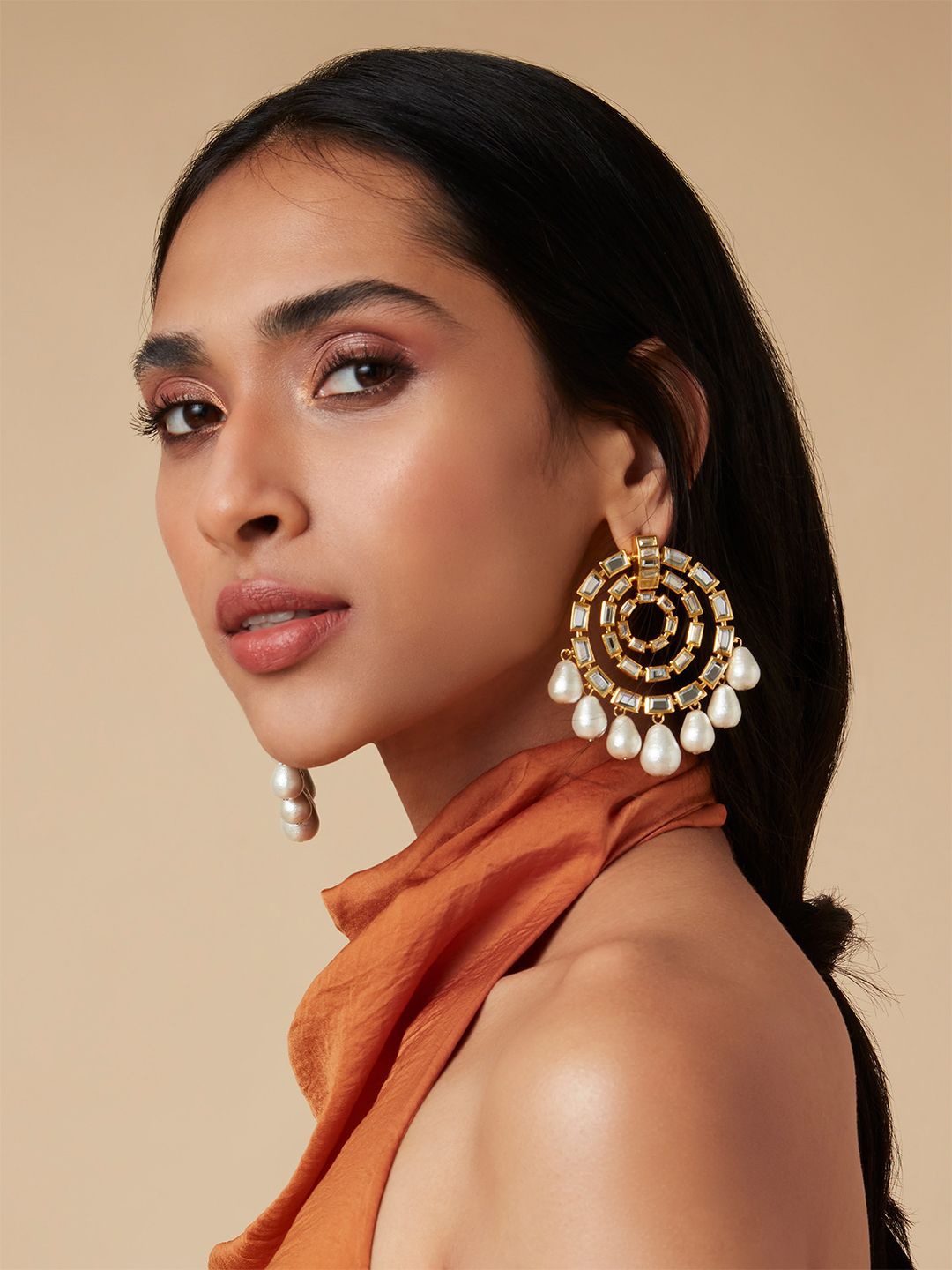 

Isharya Contemporary Studs Earrings, Gold