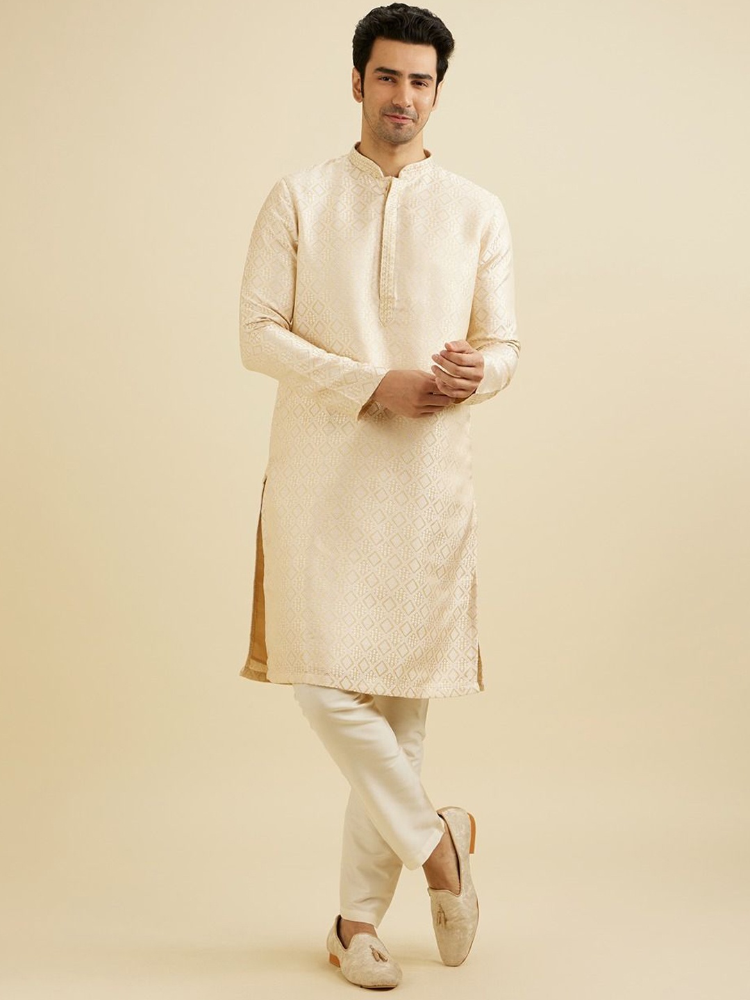 

Manyavar Men Regular Kurta with Pyjamas, Cream