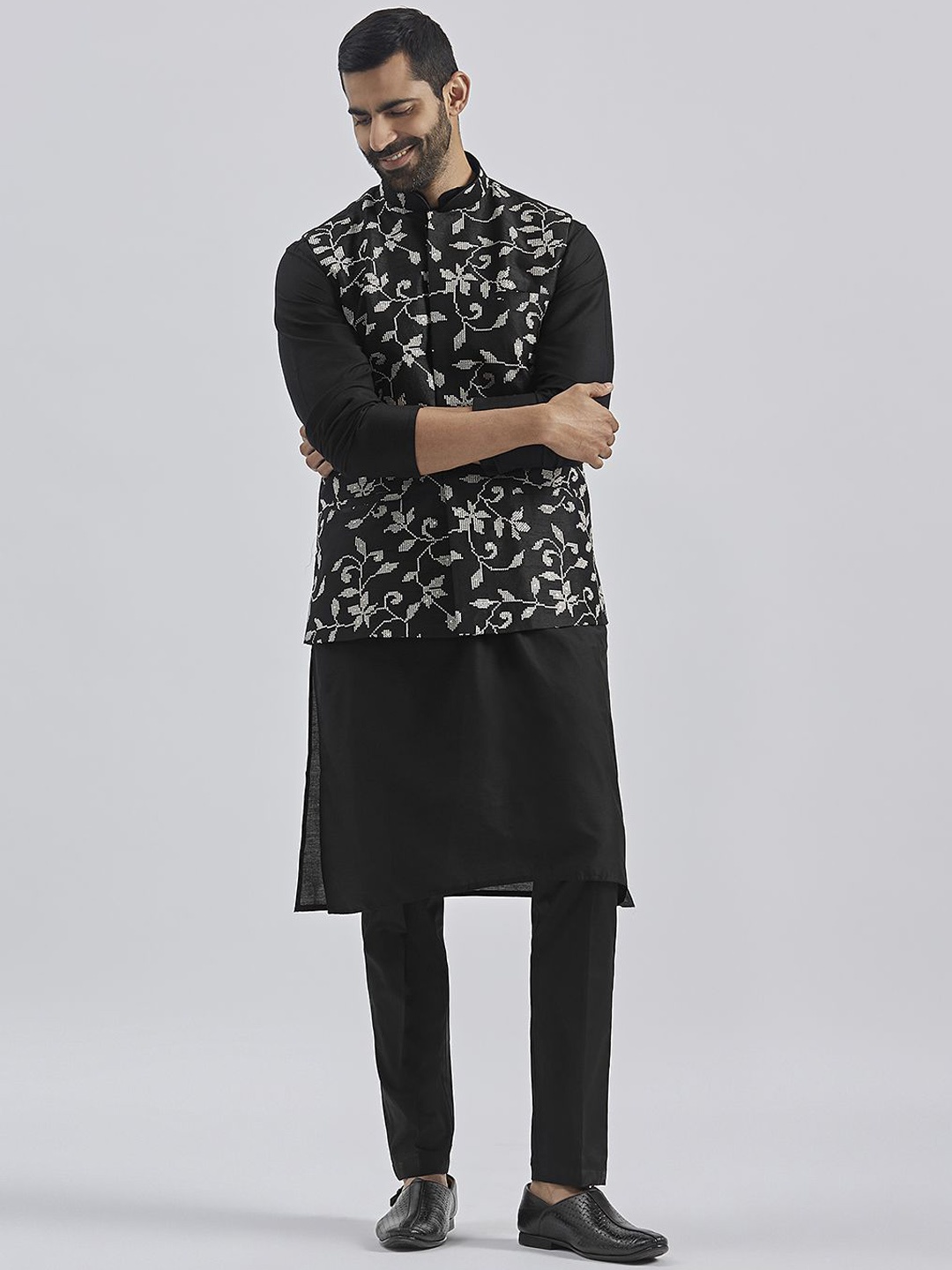 

VASTRAMAY Mandarin Collar Straight Kurta with Trousers & Embroidered Nehru Jacket, Black