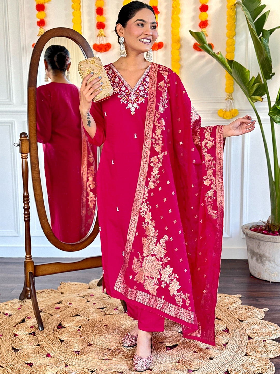 

TWINS LADY Women Ethnic Motifs Embroidered Regular Thread Work Chanderi Silk Kurta with Trousers & With, Maroon