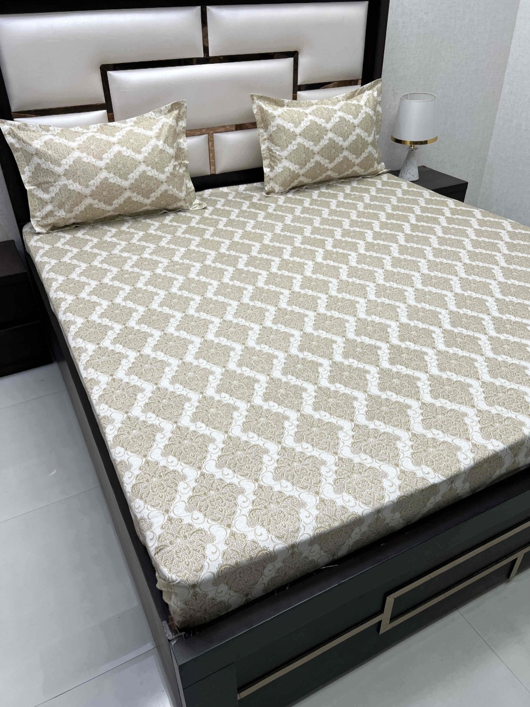 

Pure Decor Brown & White Ethnic Motifs 250 TC Queen Bedsheet with 2 Pillow Covers