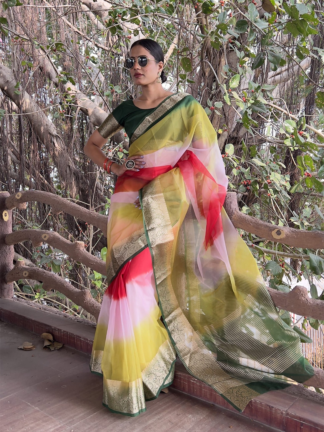 

KALINI Tie and Dye Zari Organza Leheriya Holi Saree, White