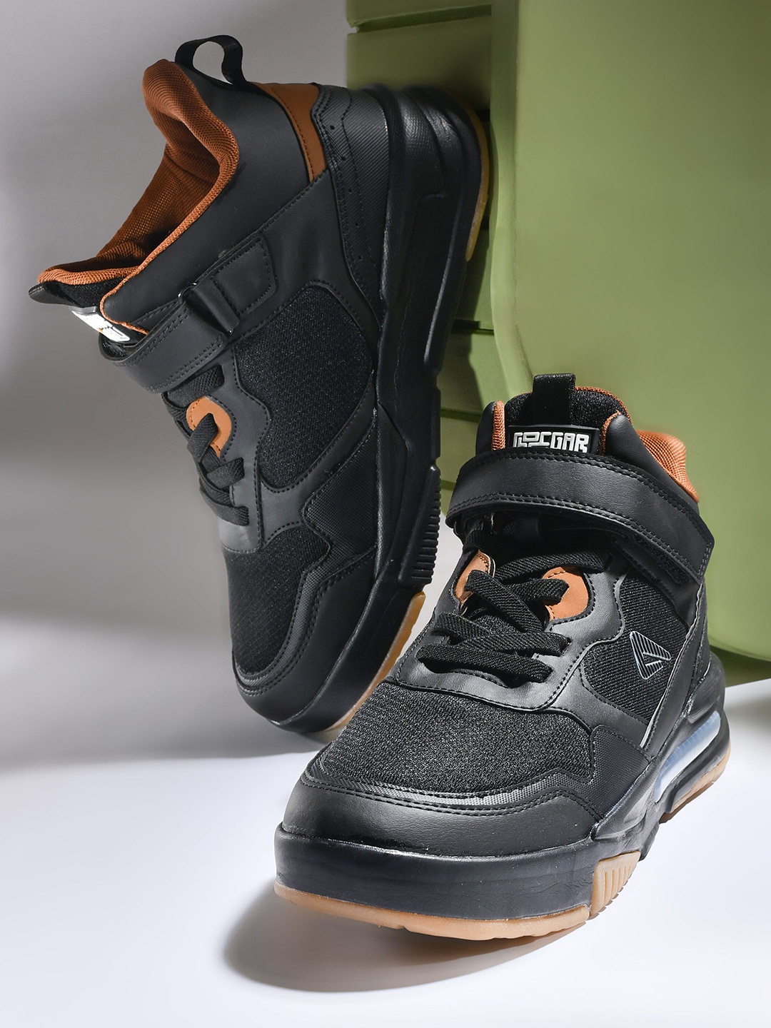 

IMPAKTO Men Mid-Top Sneakers, Black