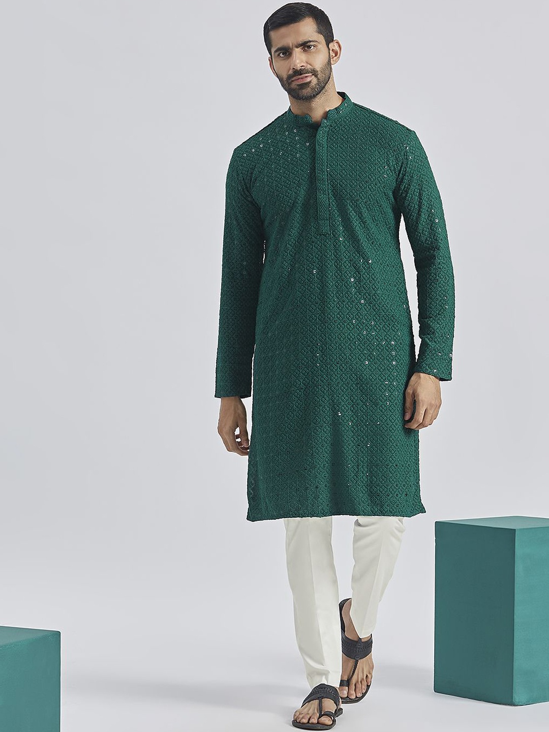 

VASTRAMAY Floral Schiffli Embroidered Sequinned Mandarin Collar Straight Kurta & Trousers, Green