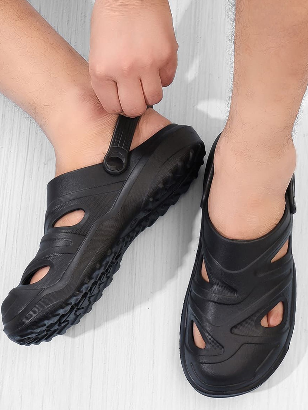 

TOE CANDY Men Clogs Flip Flops, Black